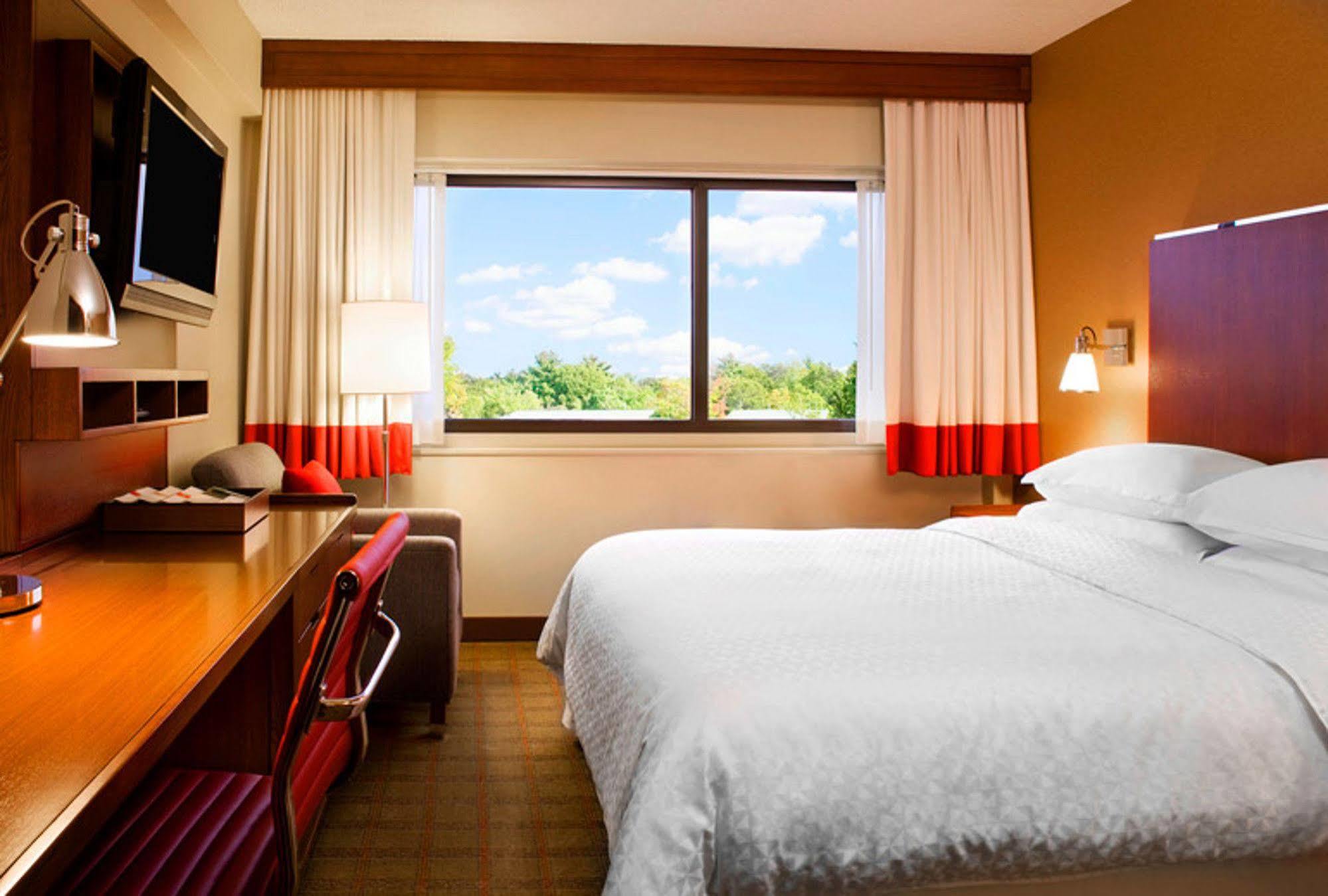 Four Points By Sheraton Cleveland Airport Exteriör bild