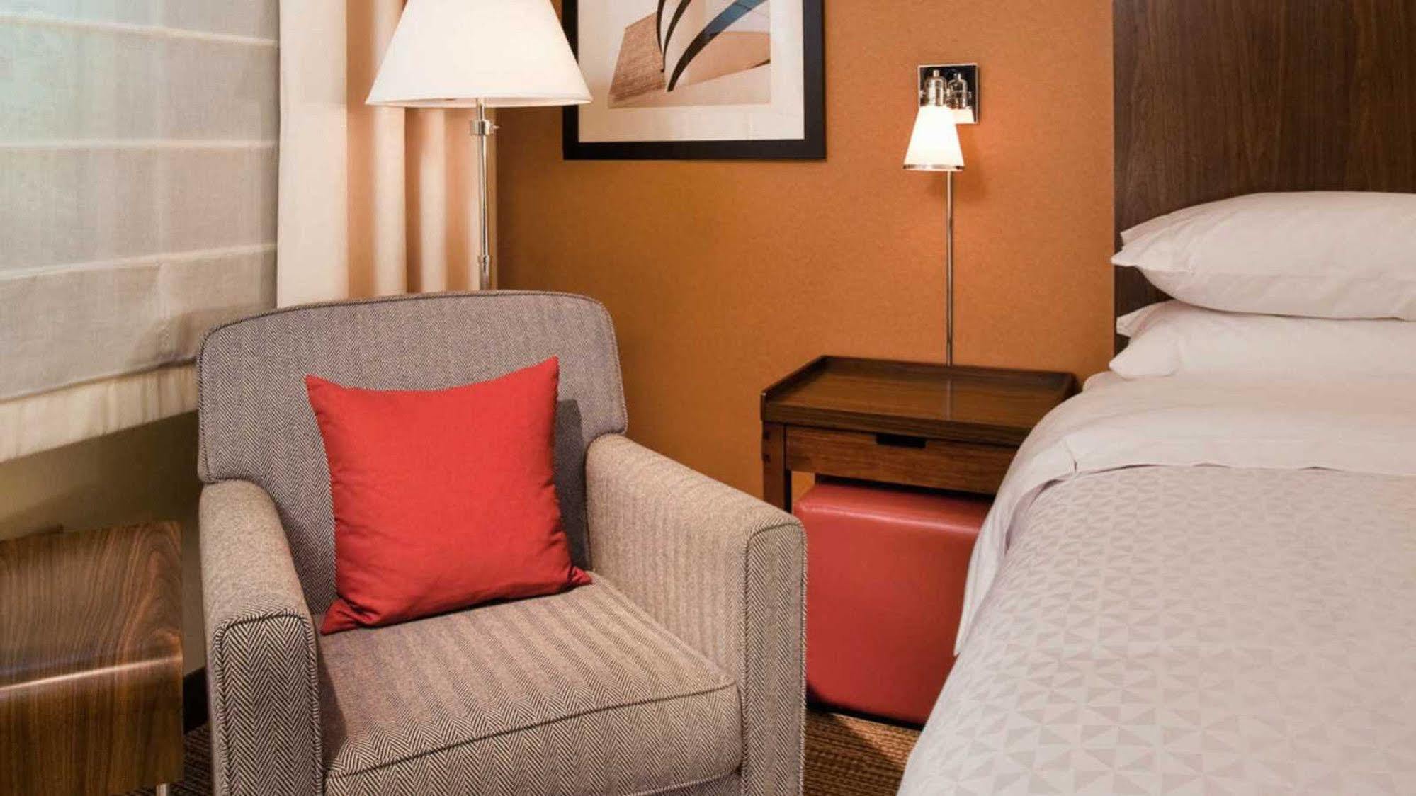 Four Points By Sheraton Cleveland Airport Exteriör bild